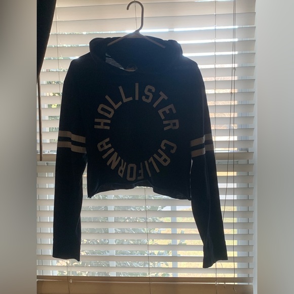 Hollister crop hoodie - Picture 3 of 3